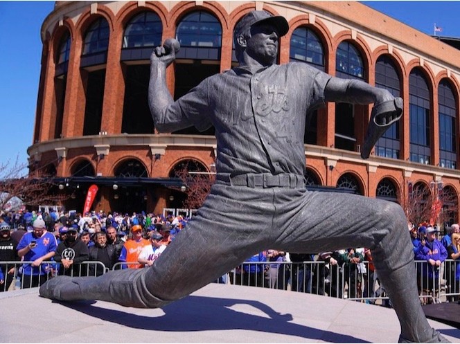 Tom Terrific stature outside Citi Field